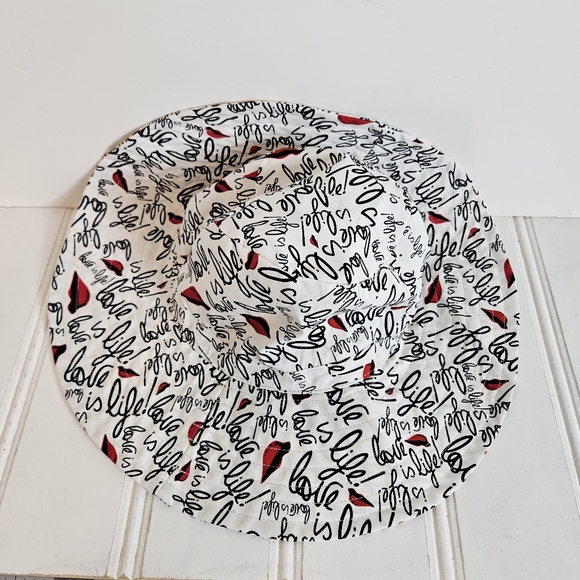 DVF Love Is Life Floppy Sun Hat Wide Brim Graphic Lips Lightweight NWT main image 11